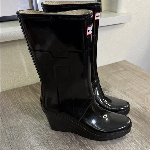 Hunter Women's Shiny Black Rain Boots - Picture 1 of 6